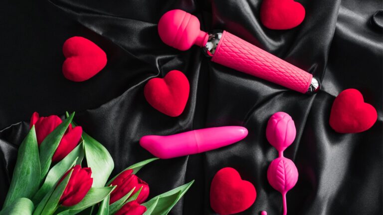 sex toys rosa com corações vermelhos