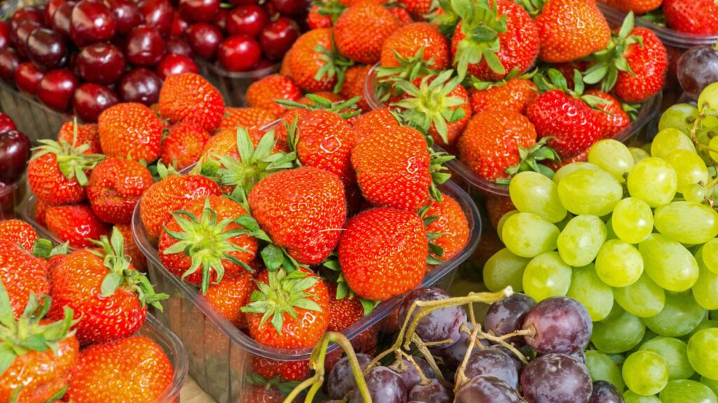 morango, cereja e uva para fazer sexo com comida