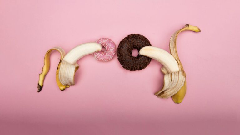 bananas e donouts para ilustrar um post sobre sexo anal