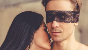 Jogos eróticos: como tirar o sexo da rotina com brincadeiras!