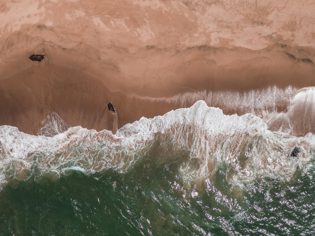 foto aérea de praia