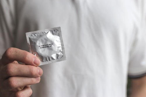 se masturbar com preservativo é uma boa para não brochar ao usar camisinha