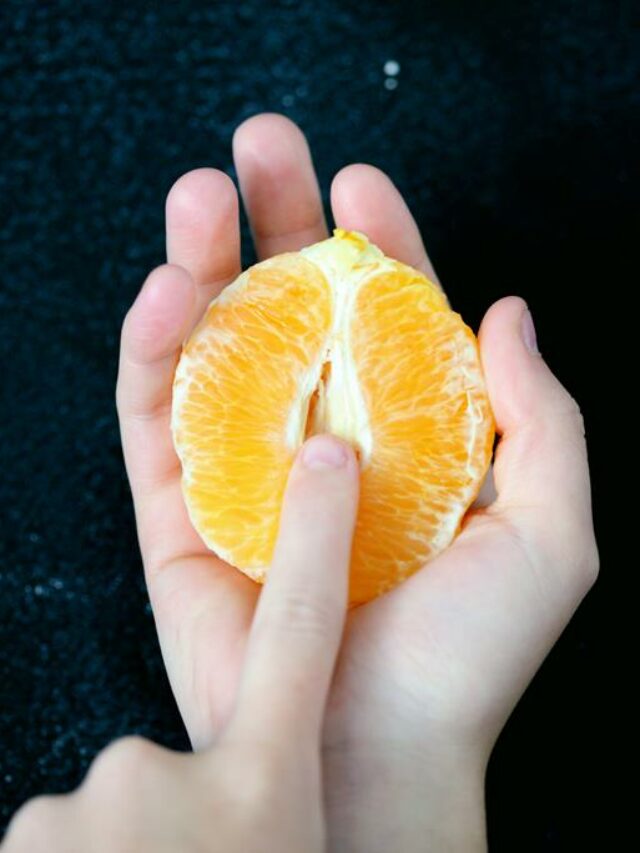 imagem de uma mexerica fazendo alusão à vagina