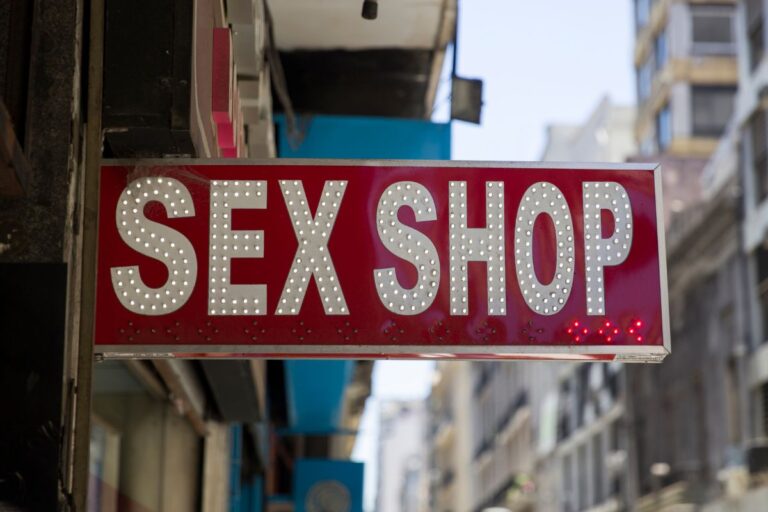 placa com os palavras sex shop
