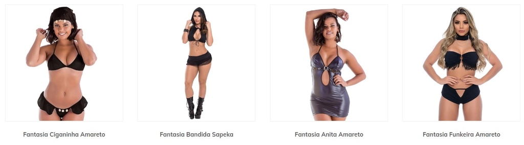 Quatro modelos vestindo diferentes fantasias, uma ao lado da outra.