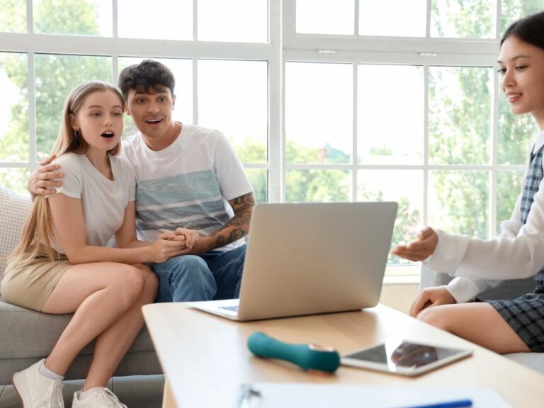 Casal em consulta com sexóloga
