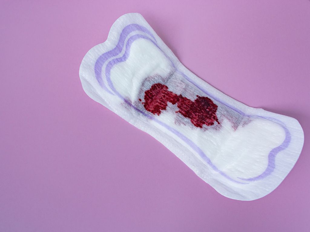 Transar Menstruada: É Seguro? | Miess