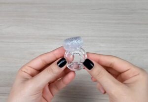 Como usar anel peniano: dicas para aumentar o prazer
