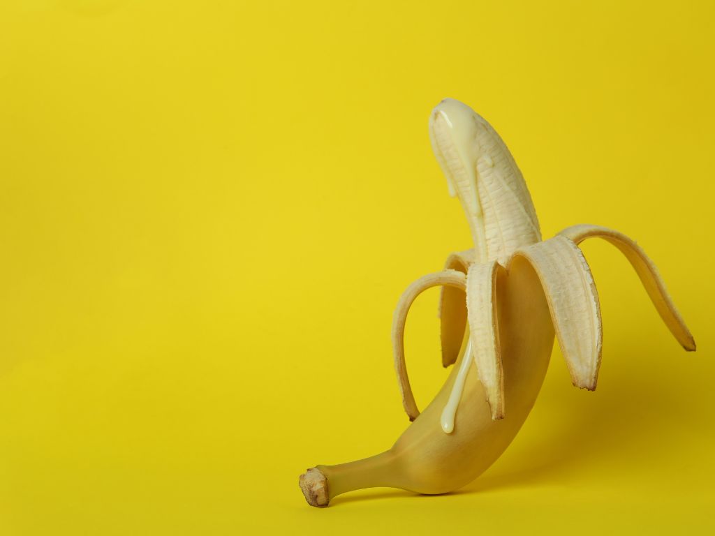 banana com leite condensado para ilustrar um post sobre se faz mal engolir esperma