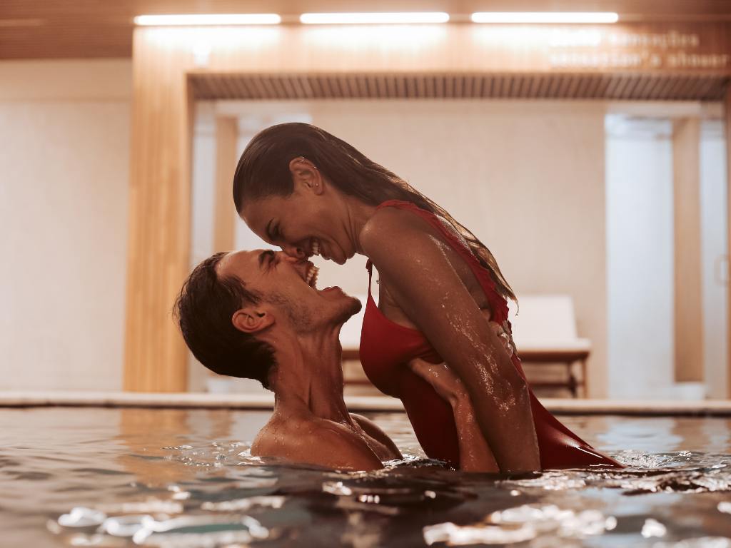 sexo na piscina