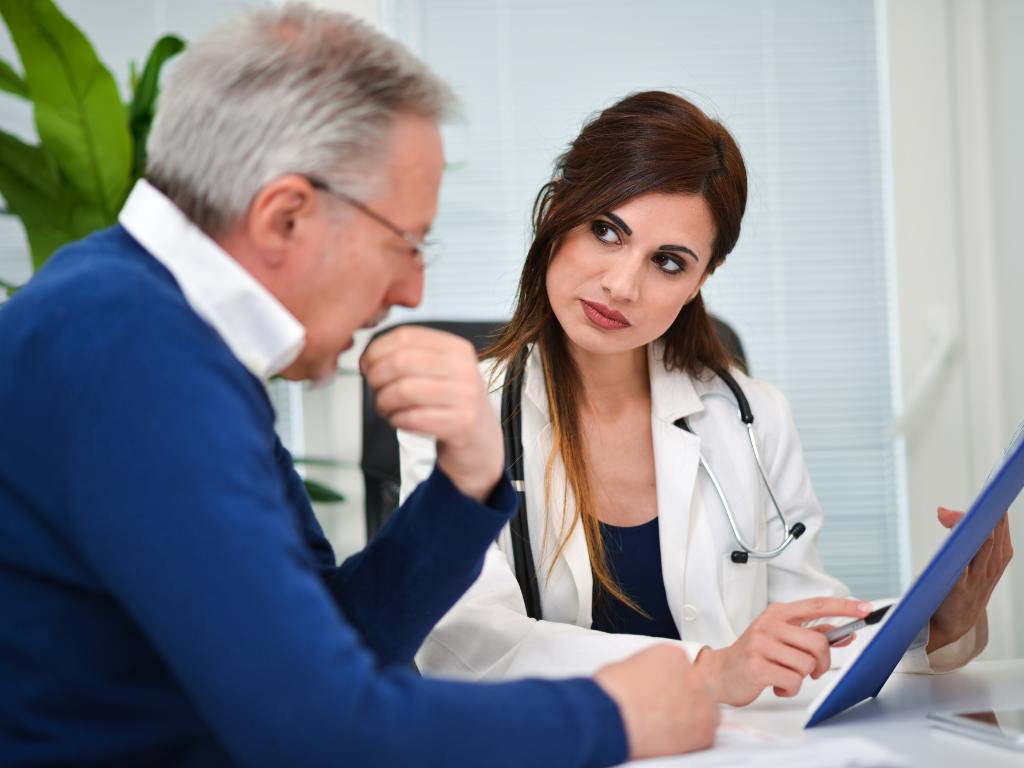 Homem no médico