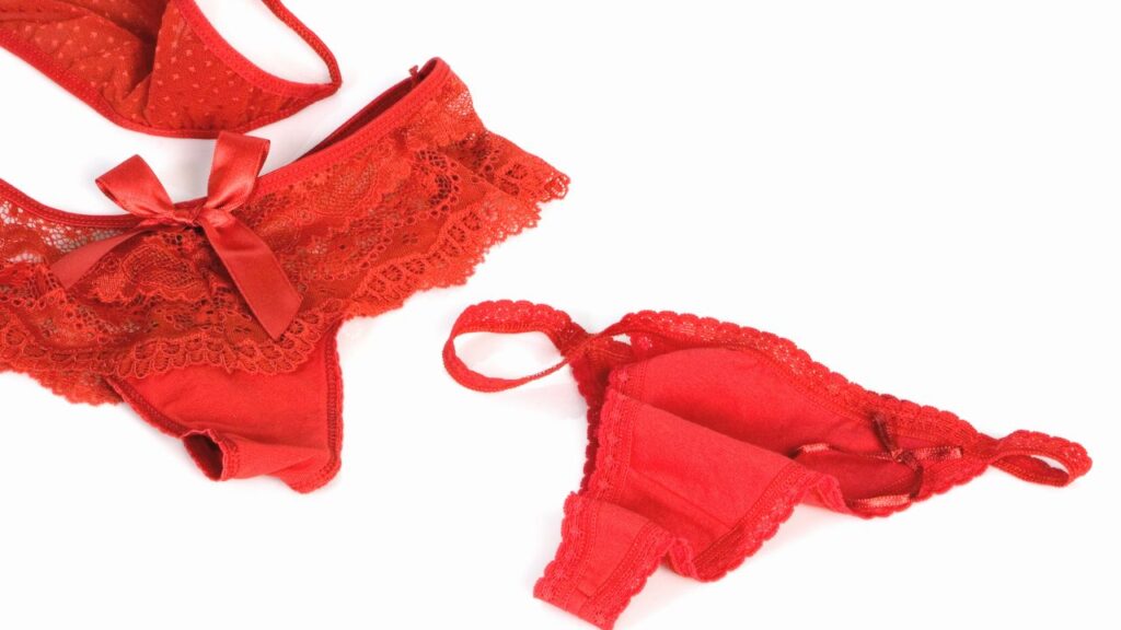 calcinhas vermelhas usadas no fetiche de homem com calcinha