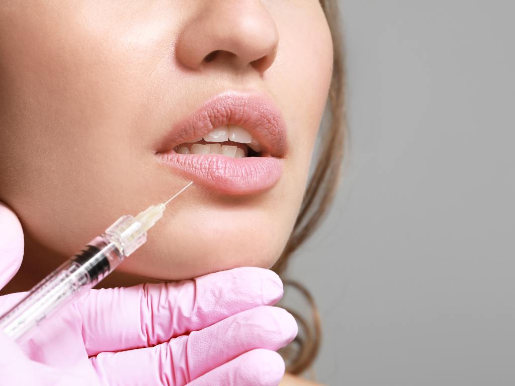 Procedimento estético labial