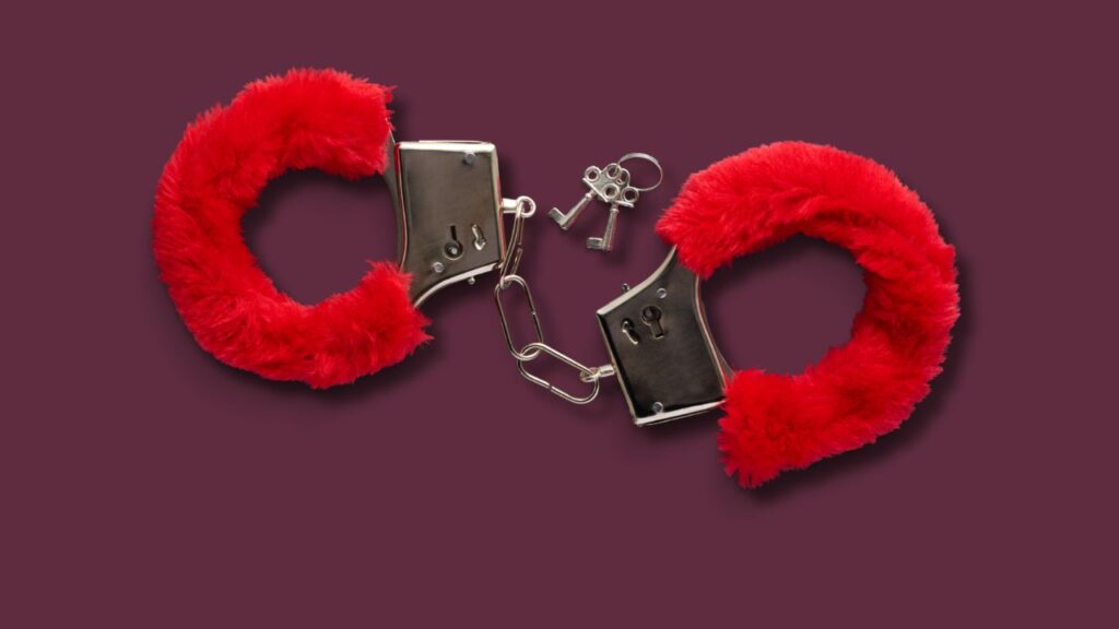 algema com pelúcia vermelha