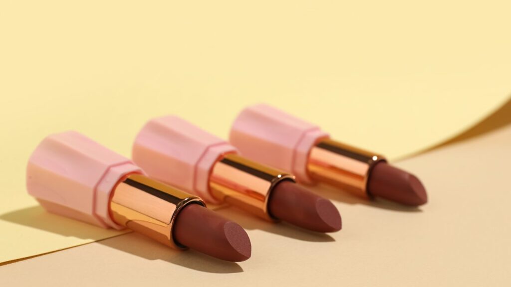 3 opções de batom marrom