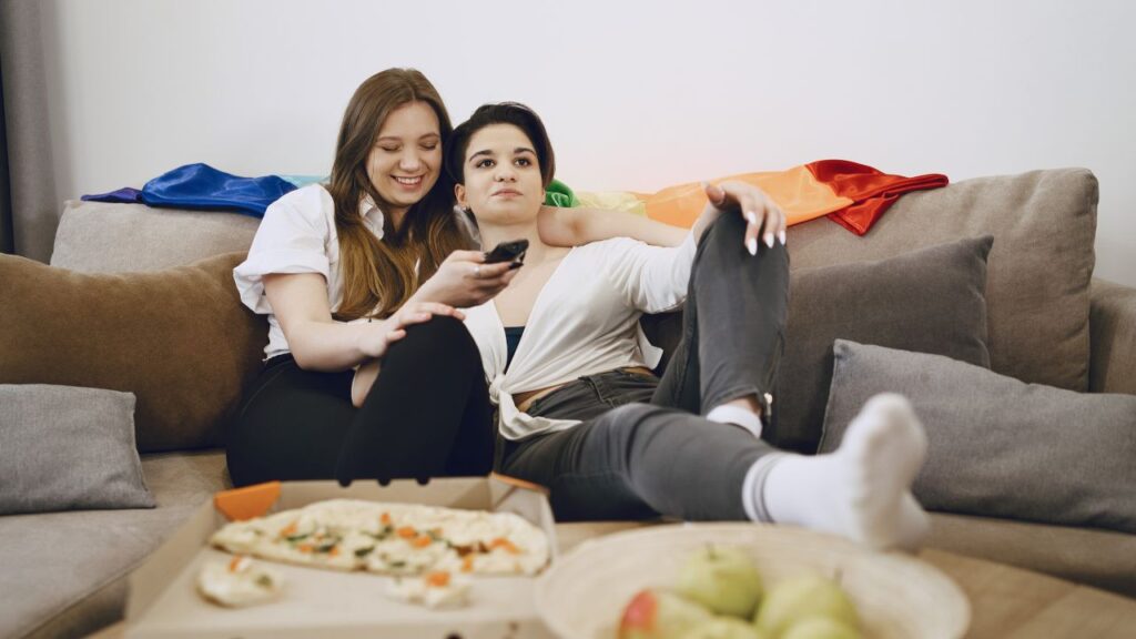 mulheres assistindo filmes