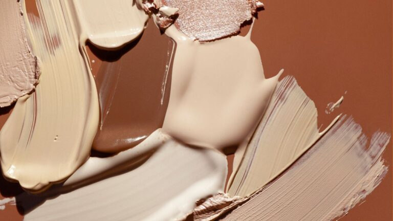 diferentes tonalidades de protetor solar com cor