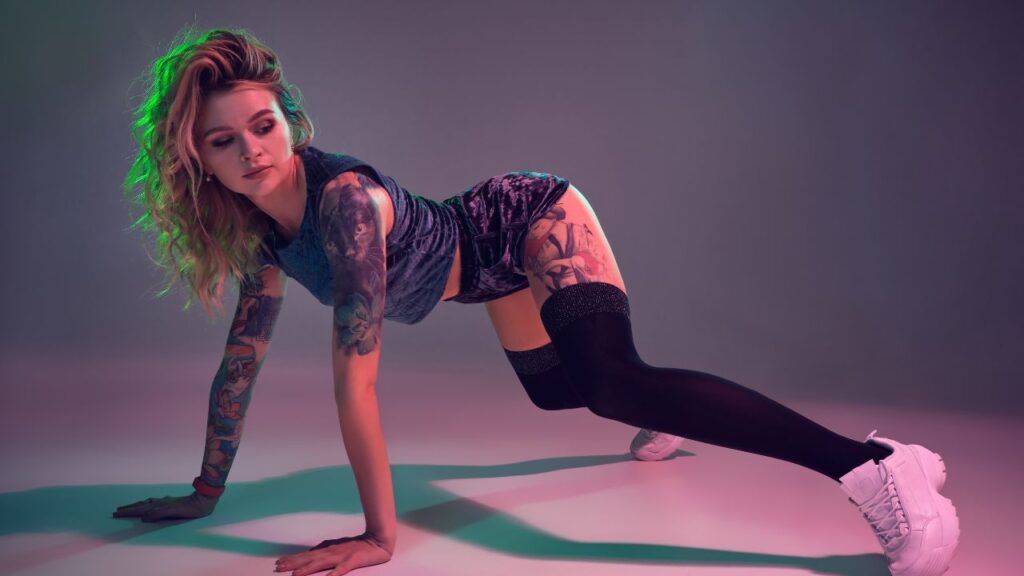 mulher dançando twerk