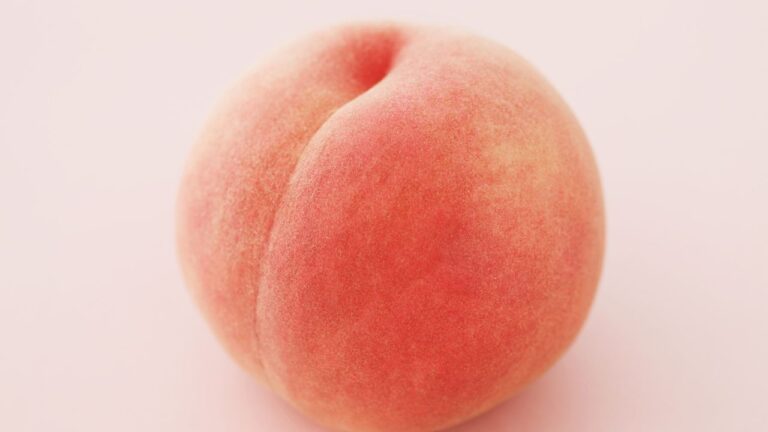 pêssego representando ânus