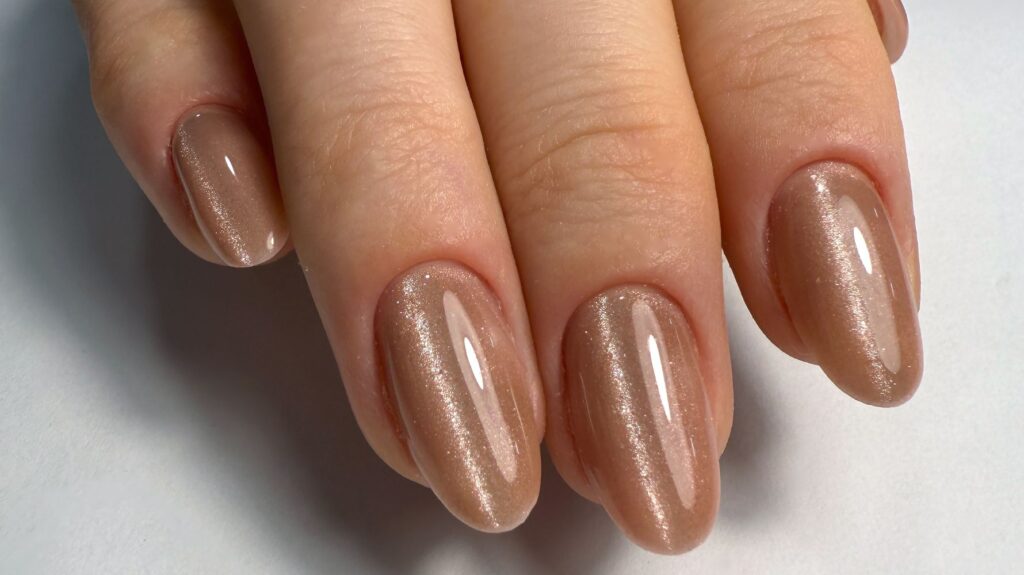 unhas amendoadas nude