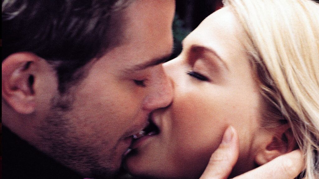 casal se beijando