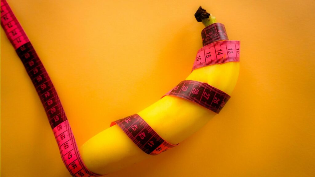banana com fita métrica enrolada 