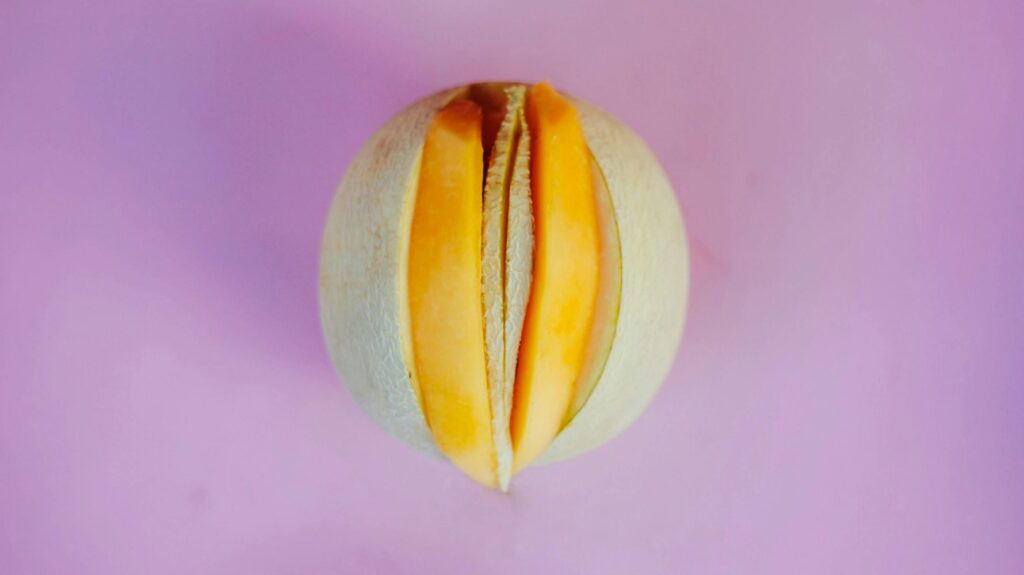fruta representando pequenos lábios grandes